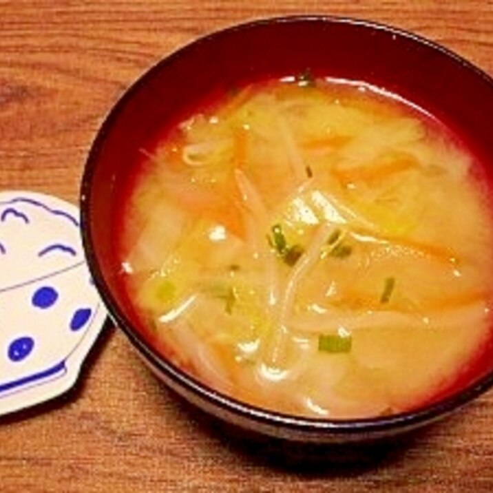 毎日のお味噌汁213杯目*キャベツとモヤシ